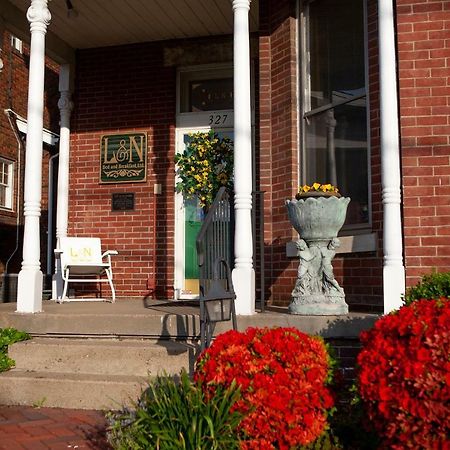 L&N Bed And Breakfast Ltd Хендерсън Екстериор снимка