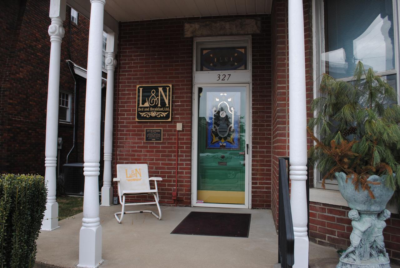 L&N Bed And Breakfast Ltd Хендерсън Екстериор снимка