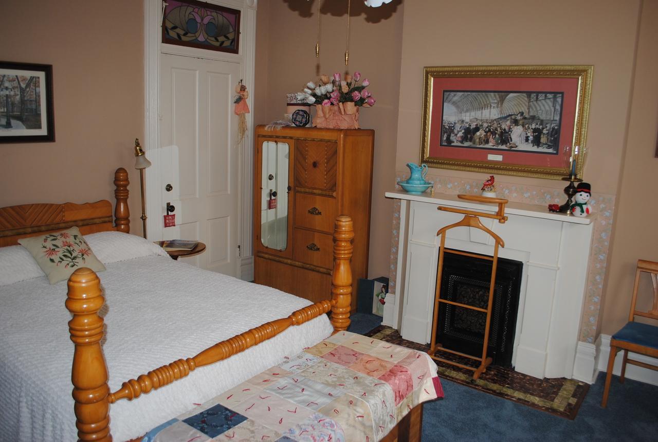 L&N Bed And Breakfast Ltd Хендерсън Екстериор снимка