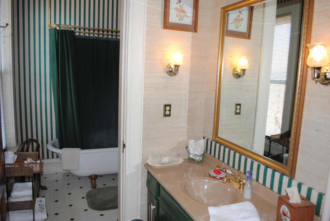 L&N Bed And Breakfast Ltd Хендерсън Екстериор снимка